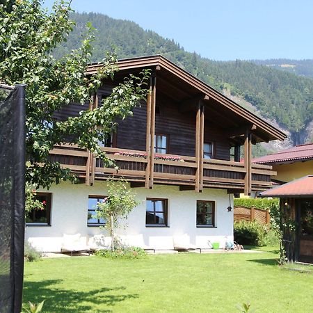 Quaint Mansion Near Ski Bus In Goldegg Bagian luar foto