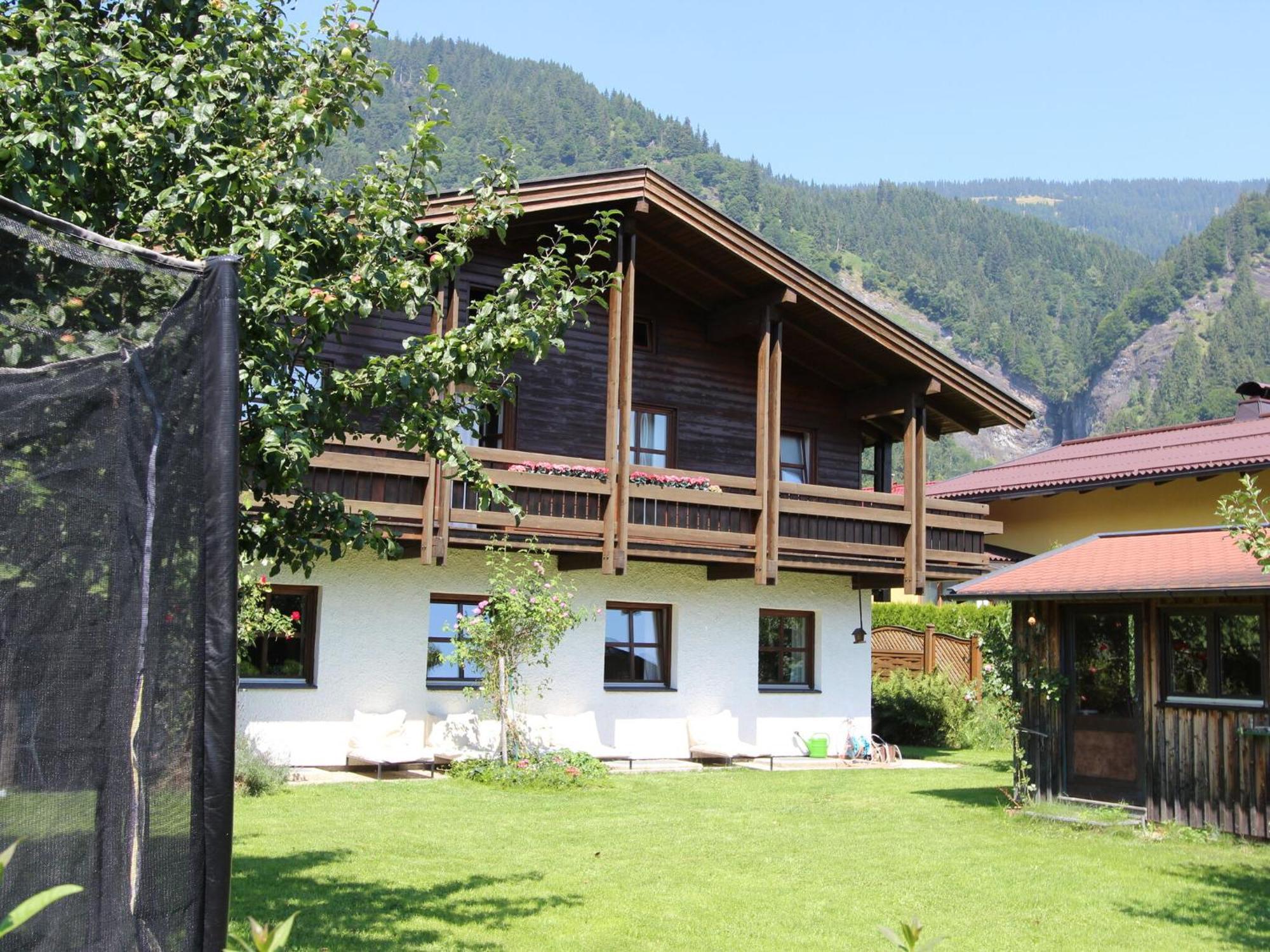 Quaint Mansion Near Ski Bus In Goldegg Bagian luar foto
