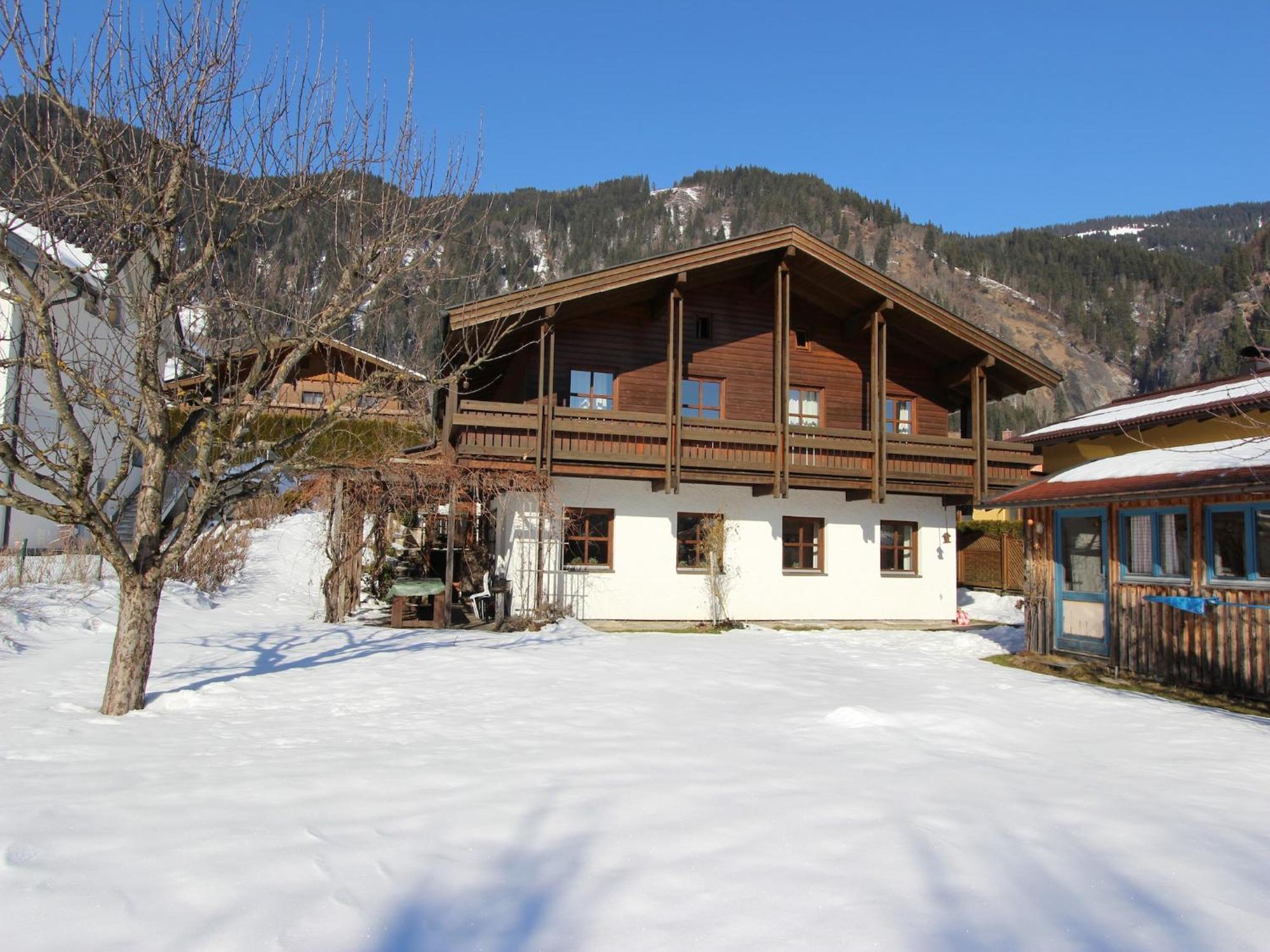 Quaint Mansion Near Ski Bus In Goldegg Bagian luar foto