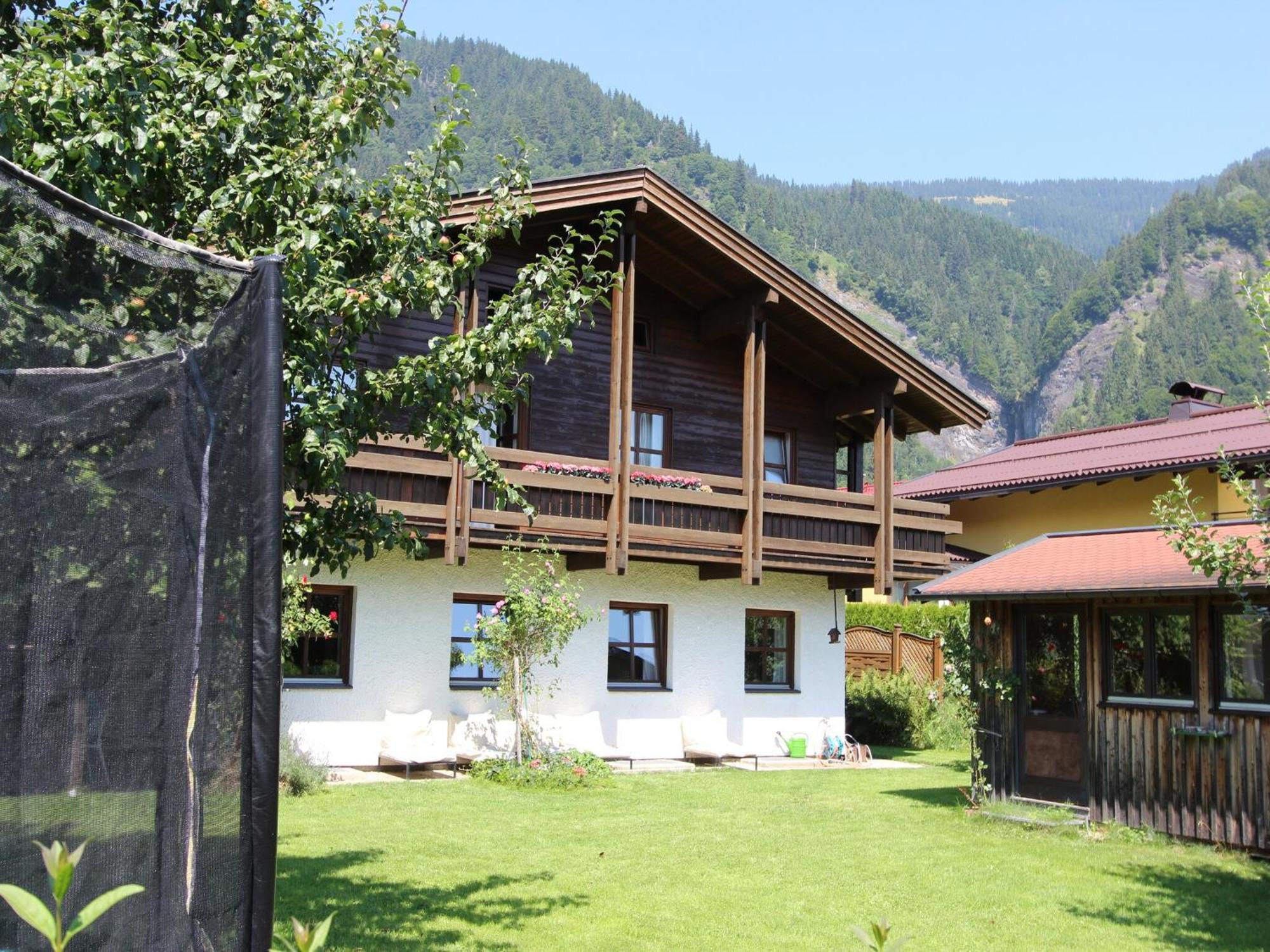 Quaint Mansion Near Ski Bus In Goldegg Bagian luar foto
